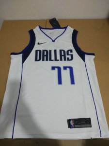 Luka Dončić - Dallas Mavericks *white*