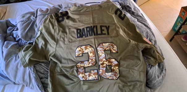 New Barkley Giants Jersey Adult Large Camo Edition