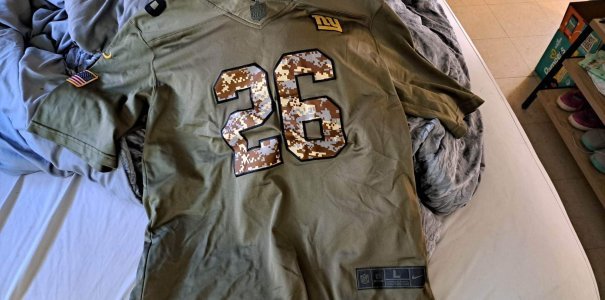 New Barkley Giants Jersey Adult Large Camo Edition