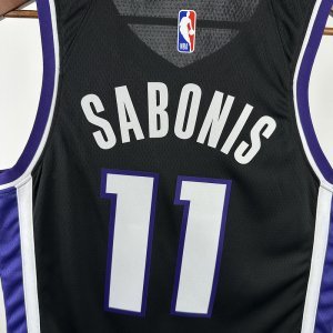 In the 24th season, the Kings played away with the black number 11 Sabonis