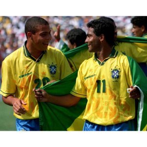 05-06 Barcelona RONALDINHO MESSI Top Quality Home Retro Soccer Jersey custom T-shirt Football Jersey